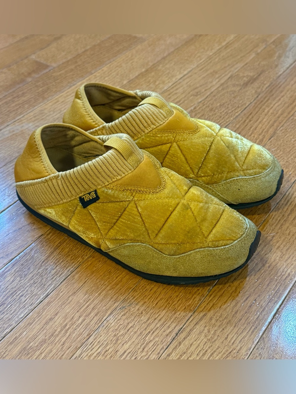 Teva Women’s 8 Ember Moc Velvet Slippers Shoes Amber Quilted Slip On Comfort